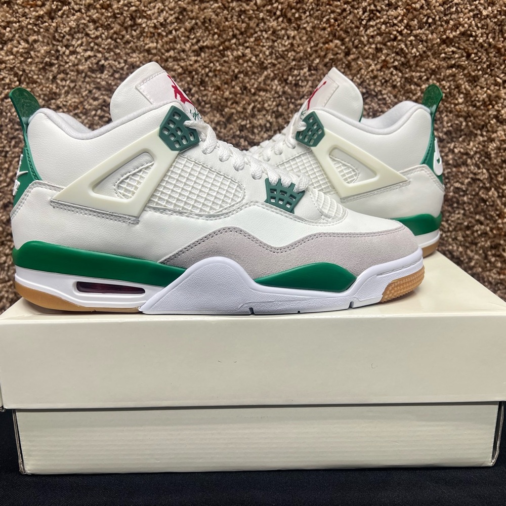 Nike Air Jordan 4 Retro Pine Green men’s size 11